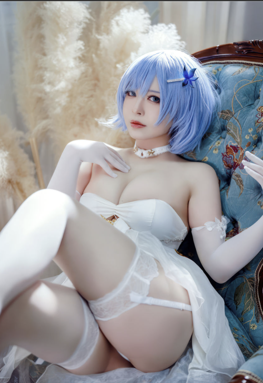 又纯又欲 半半子 cos私拍写真合集下载